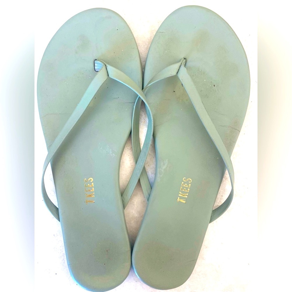 TKEES LEATHER SOLIDS THONHS SANDALS IN MOSS